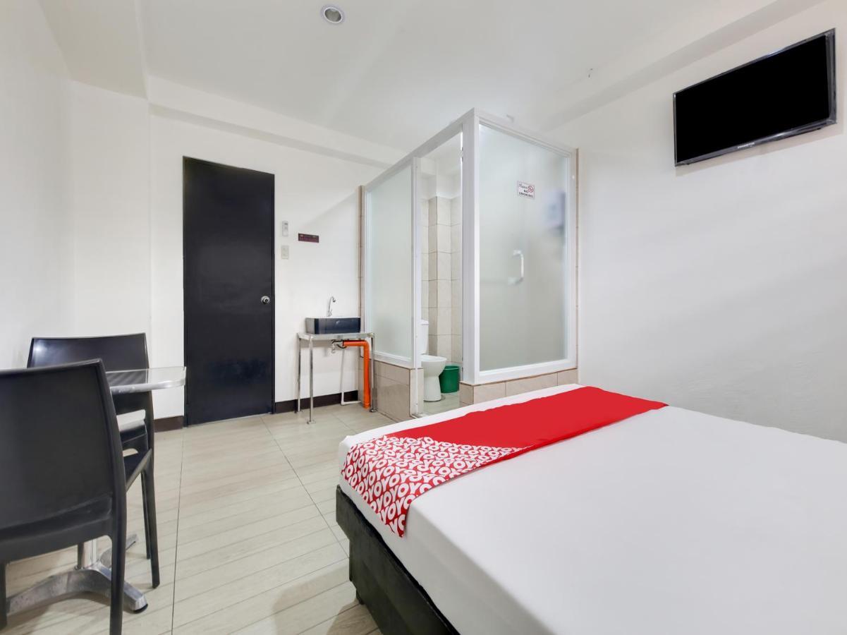 Oyo 895 Golden Majestic Pension Inn Manila Zewnętrze zdjęcie
